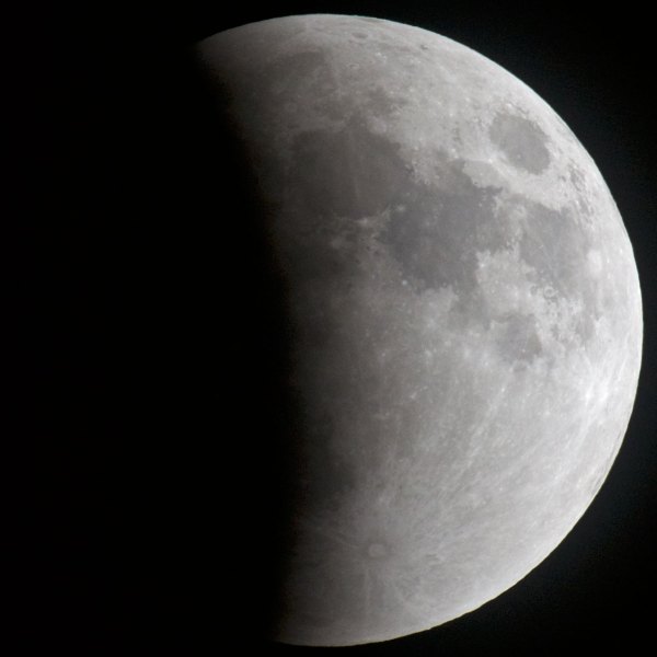 Lunar eclipse, umbral phase, with DSLR. 9:29:55 p.m. EDT.